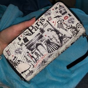Paris wallet